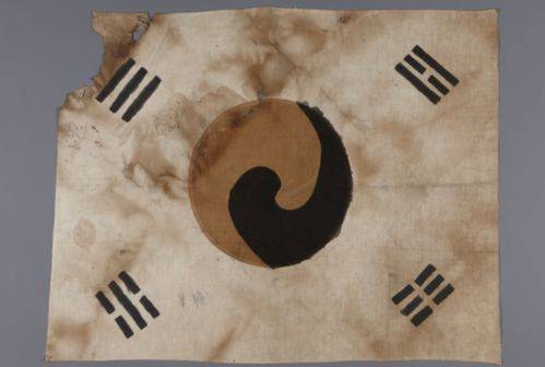 A Taegeukgi or Korean national flag used during the March 1 Independence Movement [NATIONAL MUSEUM OF KOREAN CONTEMPORARY HISTORY]