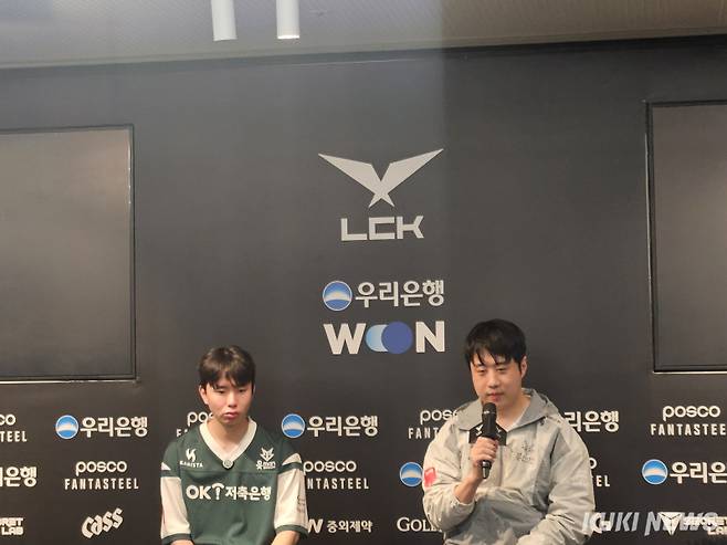 '모건' 박루한과 이호성 감독이 15일 서울 종로구 LCK 아레나에서 열린 2025 LoL 챔피언스 코리아(LCK) 정규 시즌 4라운드 DN 프릭스와의 경기가 끝나고 기자회견에 참석하고 있다. 송한석 기자