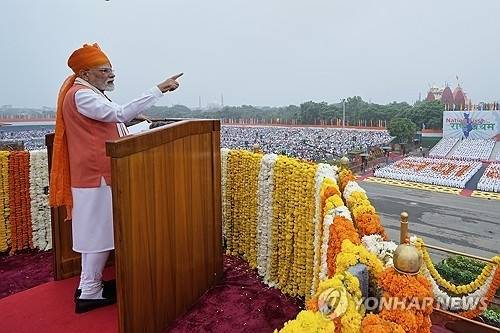 독립기념일 연설하는 모디 인도 총리. [AP 연합뉴스]