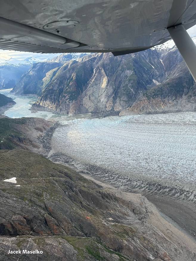 산사태의 흔적 [Alaska Earthquake Center 페이스북]