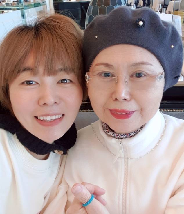 남 작가와 그의 어머니 고 조씨. 남유하 작가