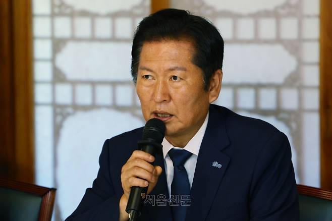 정청래 더불어민주당 대표가 10일 서울 종로구 삼청동 총리공관에서 열린 고위당정협의회에 참석해 모두발언을 하고 있다. 2025.8.10 이지훈 기자