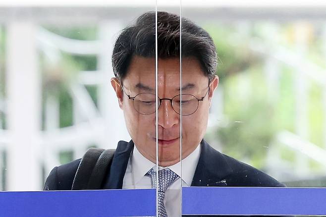 이억원 금융위원장 후보자가 14일 서울 중구 예금보험공사에 마련된 인사청문회 준비 사무실로 첫 출근하고 있다. 연합뉴스