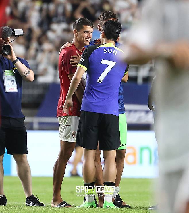 ▲ 라멜라는 현역 은퇴와 동시에 새로운 길을 걸어가게 된다. 과거 리버 플레이트 시절 팀 동료였으며, 최근 AEK에서 함께했던 알메이다 감독의 부름을 받아, 다가오는 2025-26시즌부터 세비야의 코칭스태프로 합류할 예정이다.&nbsp; ⓒ곽혜미 기자