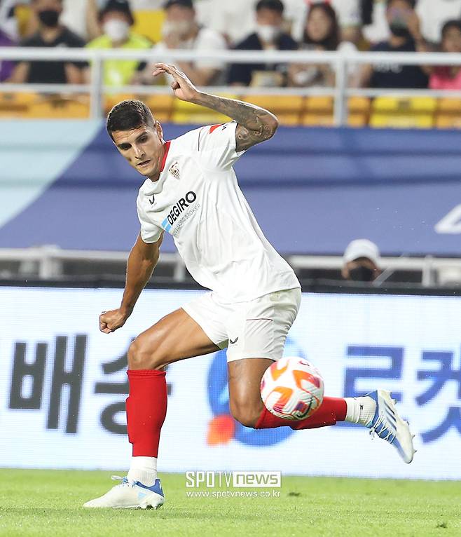 ▲ 라멜라는 현역 은퇴와 동시에 새로운 길을 걸어가게 된다. 과거 리버 플레이트 시절 팀 동료였으며, 최근 AEK에서 함께했던 알메이다 감독의 부름을 받아, 다가오는 2025-26시즌부터 세비야의 코칭스태프로 합류할 예정이다.&nbsp; ⓒ곽혜미 기자