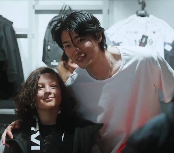 ▲ 월드컵 맹활약을 바탕으로 조규성은 유럽의 관심을 받게 됐고, 그 결과 2023-24시즌을 앞두고 미트윌란으로 전격 이적했다. 조규성은 미트윌란 입단 첫 시즌부터 완벽히 주전을 꿰찼다. 모든 대회 35경기에 출전해 13골과 4도움을 기록했다. 비록 시즌 중반 침묵에 빠진 적도 있었지만, 미트윌란은 결국 수페르리가 우승을 차지했고 조규성 역시 우승에 대한 기쁨을 만끽했다. ⓒ 미트윌란