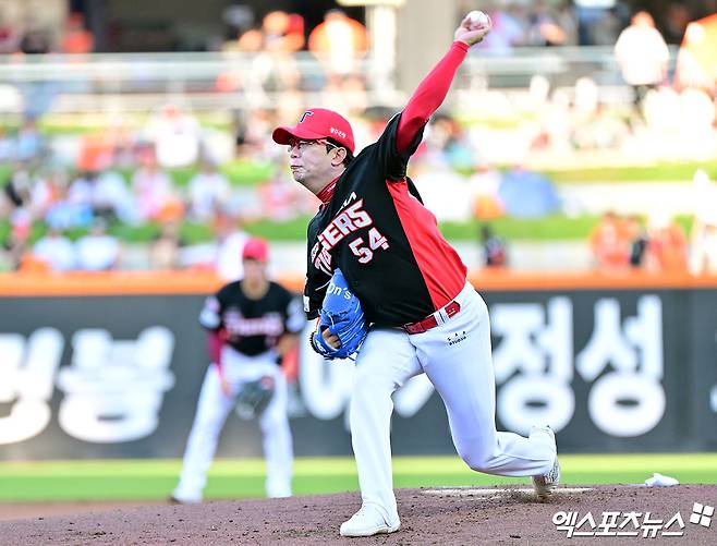 KIA 타이거즈 선발투수 양현종이 올해 정규시즌 경기에 등판해 투구하고 있다. 엑스포츠뉴스 DB