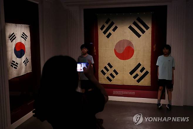 대한 독립 만세 광복 80주년을 앞둔 서울 대한민국역사박물관 태극기 전시. 
[연합뉴스 자료사진]