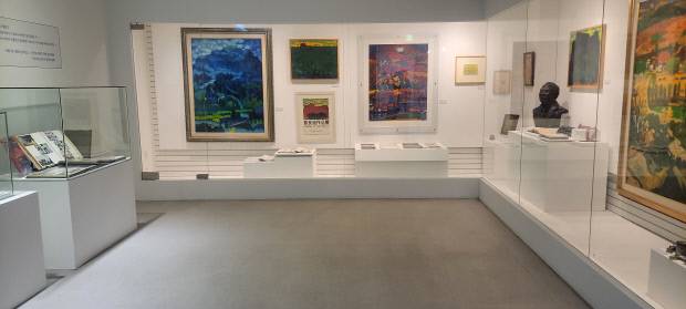 색채화가 고(故) 진양욱 작가의 작품과 아카이브 자료들.