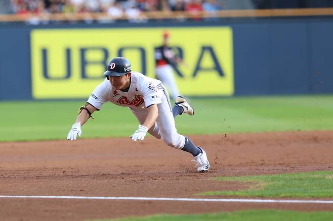 선취점의 발판을 마련한 두산 베어스 정수빈. 2100루타를 달성했다. 사진제공=두산 베어스