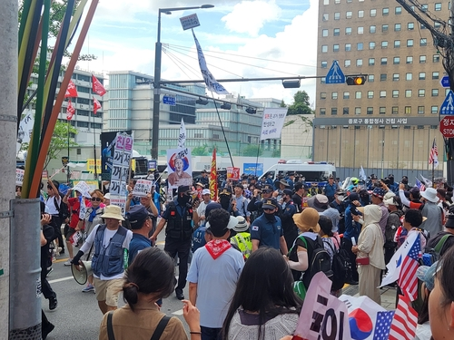 마주친 두 세력(사진=연합뉴스)