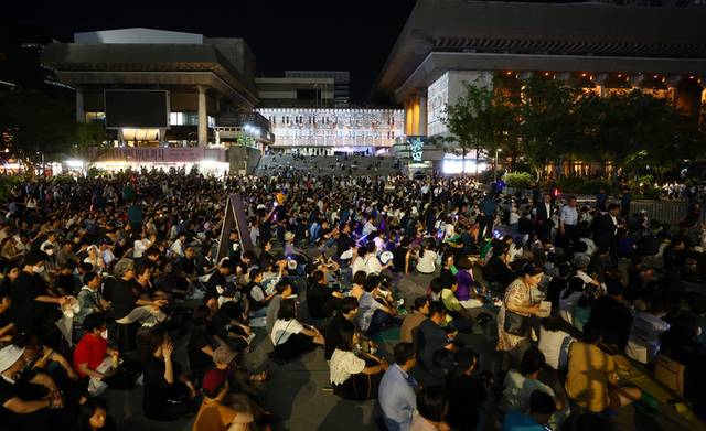 ▲ 광복 80주년인 15일 저녁 서울 광화문광장에서 열린 제21대 대통령 국민임명식 ‘광복 80주년, 국민주권으로 미래를 세우다’ 행사장이 인파로 붐비고 있다. 연합뉴스