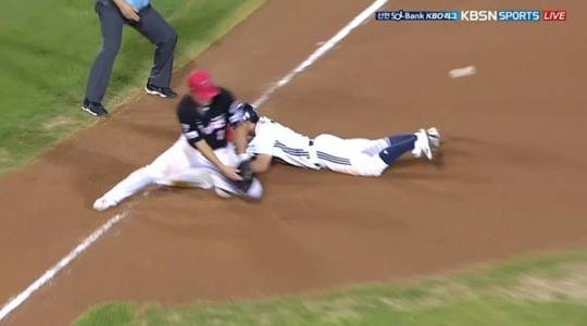 KIA 한준수의 악송구 / KBSN SPORTS 중계화면 캡처