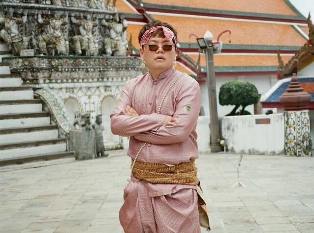 210만 구독자를 보유한 여행 유튜버 곽튜브가 태국 바캉스룩을 선보였다. /곽튜브 소셜미디어