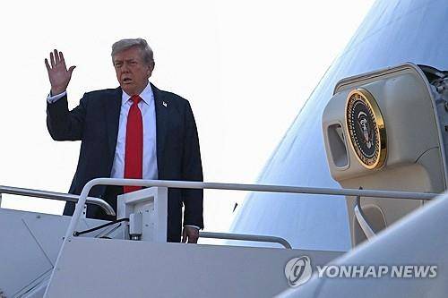 푸틴 만나러 가는 트럼프 미국 대통령 [AFP=연합뉴스 자료사진]