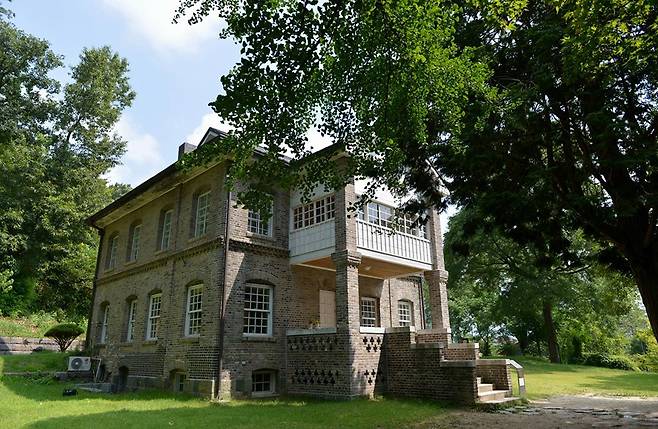 광주 남구가 양림동 오웬기념각과 우일선 선교사 사택 등 7곳의 선교기지 유적을 대상으로 유네스코 세계문화유산 등재를 추진하고 있다. 사진은 양림동 우일선 선교사 사택 전경.<광주남구 제공>