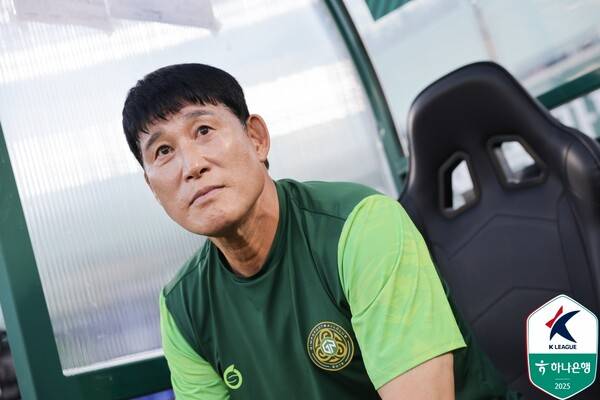 16일 경기도 김포솔터축구장에서 열린 하나은행 K리그2 2025 25라운드 수원삼성을 3-1로 꺾은 김포FC 선수단. /사진=한국프로축구연맹