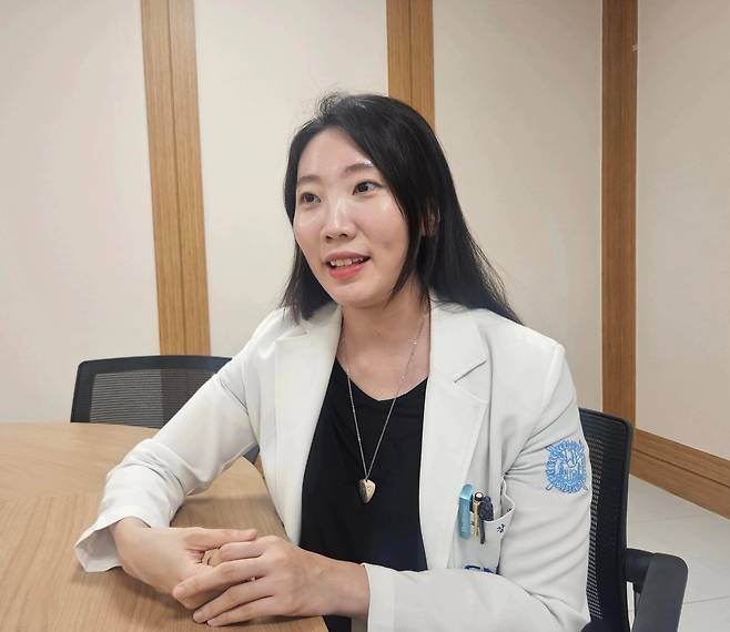 지난 7일 경기도 성남시 분당서울대병원에서 만난 강소현 위장관외과 교수는 “외과의사이지만, 최대 관심사는 종양학"이라며 "수술이 어려운 전이성 위암 말기 환자들에게 더 효과적인 항암치료법을 개발하는 게 목표”라고 말했다./염현아 기자