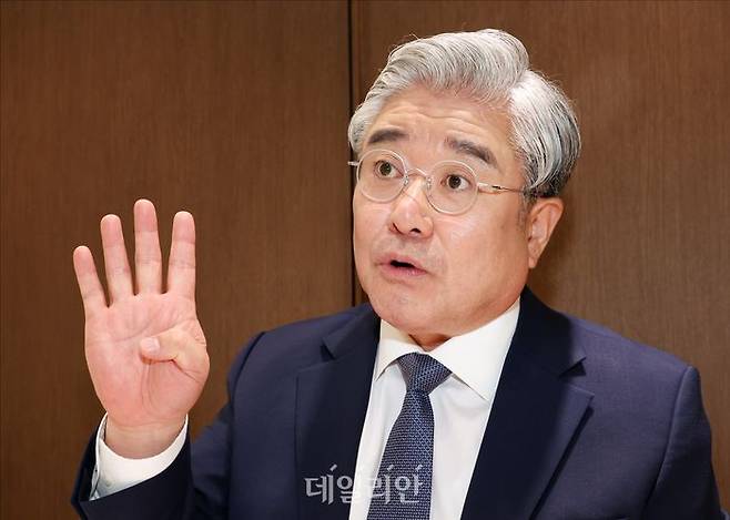 최수영 정치평론가가 지난 11일 오후 서울 여의도의 한 카페에서 데일리안과 인터뷰를 하고 있다. ⓒ데일리안 홍금표 기자