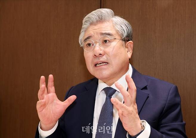 최수영 정치평론가가 지난 11일 오후 서울 여의도의 한 카페에서 데일리안과 인터뷰를 하고 있다. ⓒ데일리안 홍금표 기자