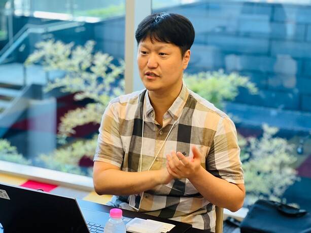 김건수 엔씨 에이아이(NC AI) 에이전틱AI 랩 실장이 지난 7일 경기 성남시 엔씨소프트 알앤디(R&D)센터에서 정부의 ‘독자 인공지능 파운데이션 모델’ 프로젝트와 관련해 인터뷰하고 있다. 엔씨 에이아이 제공