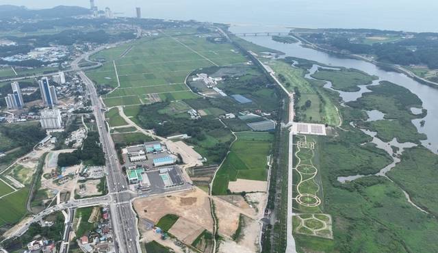 ▲ 양양군이 체계적인 도시확장을 위해 추진하고 있는 동해북부선 양양역세권 사업부지.