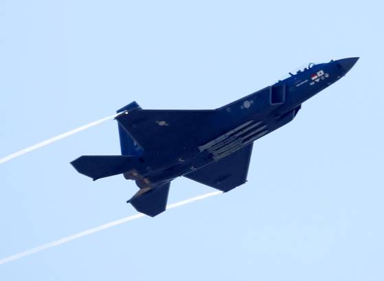 The KF-21 fighter jet during its test flight on Oct. 24, 2024 [NEWS1]