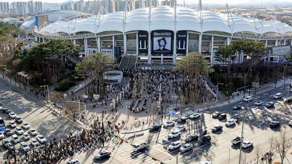 3월29일~30일 지드래곤 월드투어 콘서트가 열린 고양종합운동장 앞 전경. 고양특례시 제공