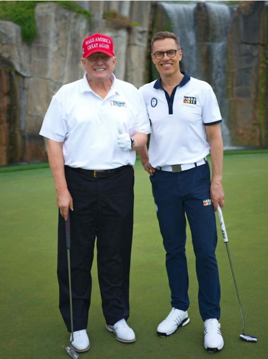 도널드 트럼프 미국 대통령(왼쪽)과 알렉산더 스투브 핀란드 대통령이 골프를 즐긴 후 함께 찍은 사진. 트루스소셜