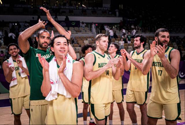 이란을 꺾은 후 기뻐하는 호주 선수들. /FIBA 제공