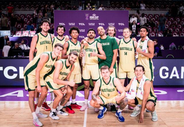 승리 세리머니를 벌이는 호주 선수들. /FIBA 제공