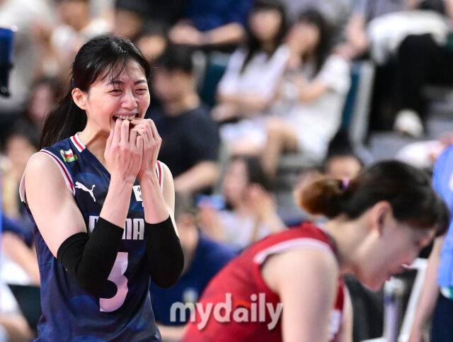 2025년 8월 15일 경상남도 진주실내체육관에서 '2025 코리아인비테이셔널 진주 국제여자배구대회' 대한민국과 스웨덴의 경기가 열렸다. 대한민국 김다인이 기뻐하고 있다./진주=유진형 기자