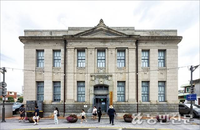 목포근대역사관 2관으로 쓰이는 옛 동양척식주식회사 목포지점.