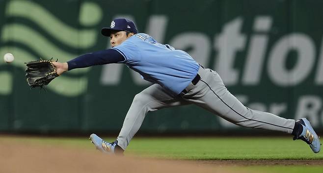 탬파베이 김하성은 17일(한국시간) 오라클파크에서 열린 ‘2025 메이저리그(MLB)’ 샌프란시스코전에서 6번타자 유격수로 선발출전해 4타수 1안타 1도루를 기록했다.｜AP뉴시스