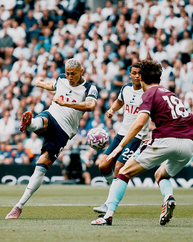 번리전, 히샬리송의 발리슛. 게티이미지