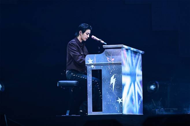 '월드투어 全공연 ALL매진' 방탄소년단 진에게 쏟아진 찬사