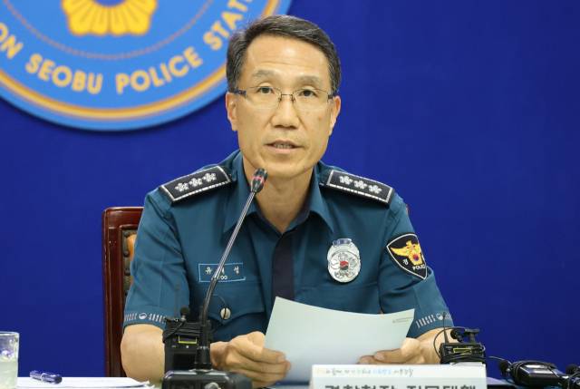 유재성 경찰청장 직무대행이 지난달 31일 오후 대전서부경찰서를 방문해 관계성 범죄 대응 현황을 점검하고 재발 방지를 위한 대책을 발표하고 있다. 연합뉴스