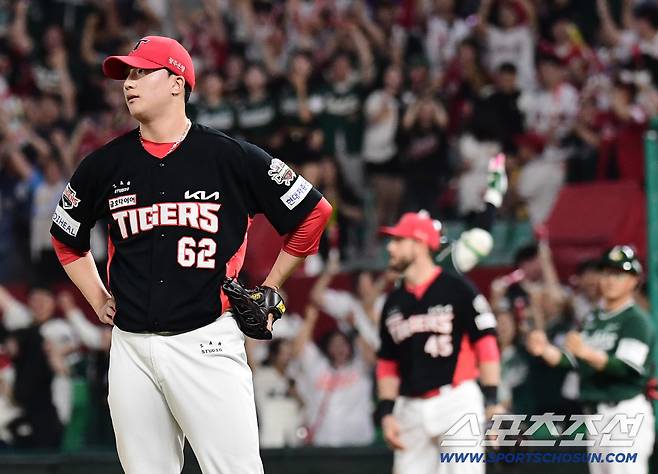 21일 인천 SSG랜더스필드에서 열린 SSG와 KIA의 경기. 9회말 SSG 한유섬이 KIA 정해영에게 1타점 적시타를 날렸다. 아쉬워하는 KIA 정해영. 인천=송정헌 기자songs@sportschosun.com/2025.06.21/