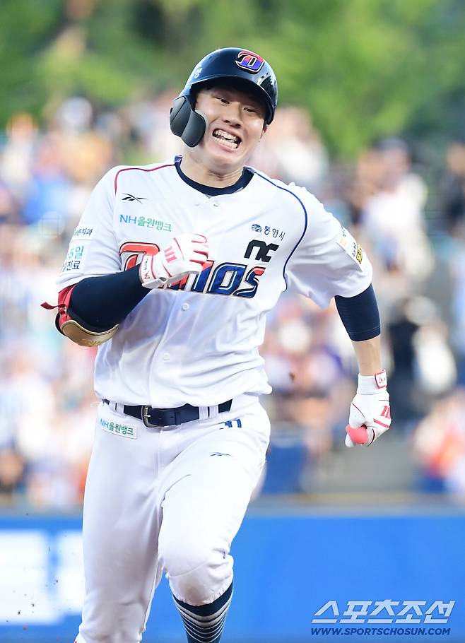 15일 창원NC파크에서 열린 NC와 한화와 경기. 1회 1타점 3루타를 날린 NC 최원준. 창원=송정헌 기자songs@sportschosun.com/2025.08.15/