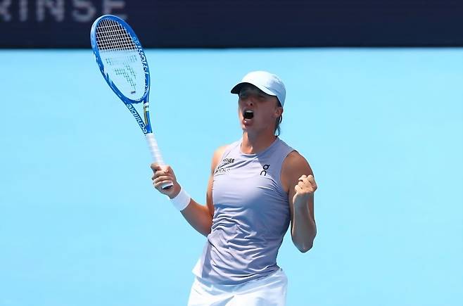 이가 시비옹테크가 17일 2025 신시내티오픈 여자단식 4강전에서 엘레나 리바키나를 2-0으로 누른 뒤 포효하고 있다. 사진/시비옹테크 인스타그램