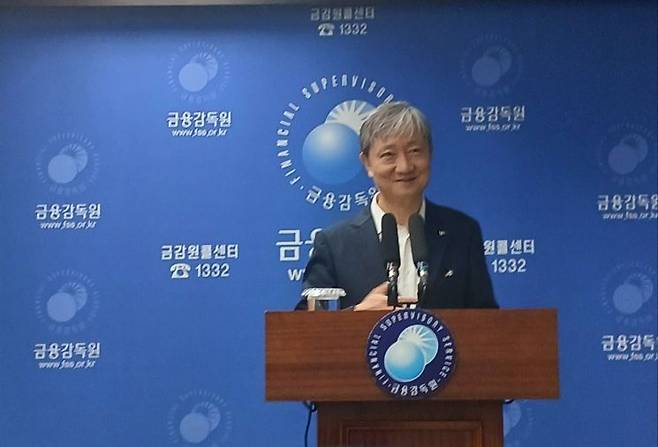 이찬진 신임 금융감독원장이 지난 14일 오후 서울 여의도 금융감독원 기자실을 찾아 기자들에게 간단한 취임 소감을 밝히고 있다. 문채석 기자