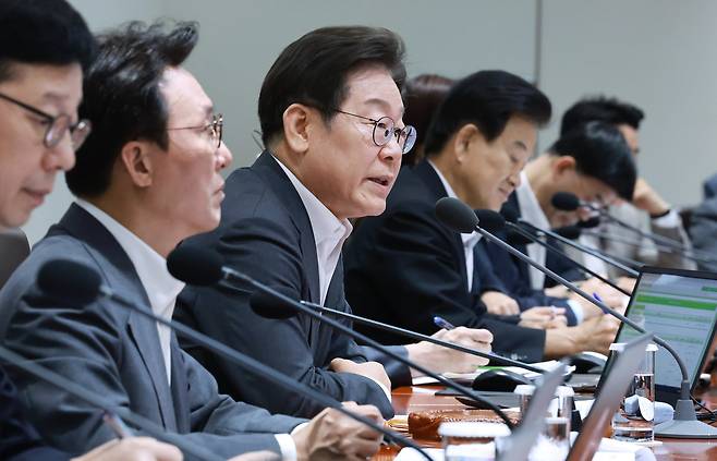 이재명 대통령이 지난달 29일 서울 용산 대통령실 청사에서 열린 국무회의에서 발언하고 있다. /뉴시스