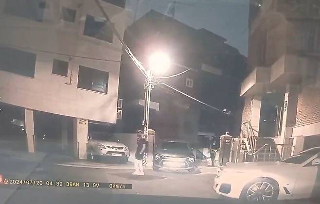 서울 서초구 일대 주택가에 마약을 숨겨두었던 20대 남성 A 씨가 경찰에 붙잡혔다. 서울 서초경찰서 제공