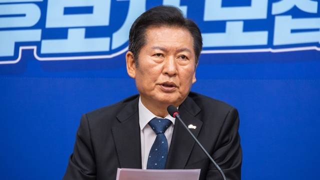 정청래 더불어민주당 대표가 18일 서울 여의도 국회에서 열린 최고위원회의에서 발언하고 있다. [연합뉴스]