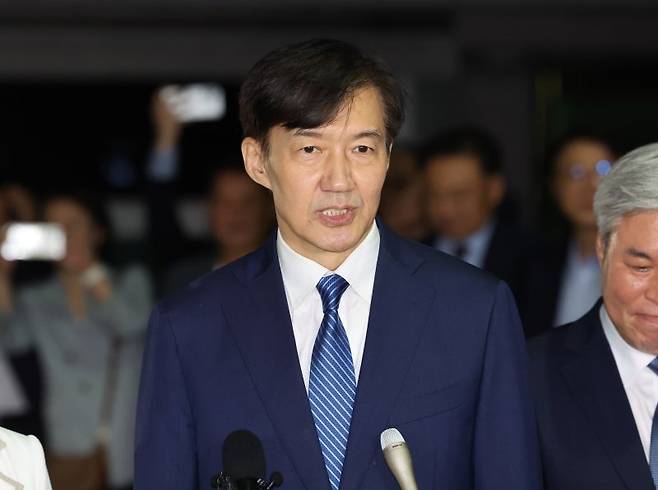 조국 전 조국혁신당 대표가 지난 15일 오전 서울 구로구 서울남부교도소에서 광복절 특사로 출소하며 대국민 인사를 하고 있다. /사진=뉴시스