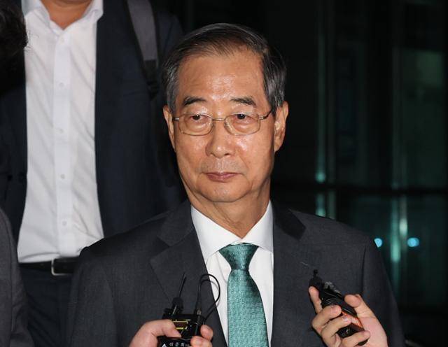 한덕수 전 국무총리가 지난달 2일 서울 서초구 서울고검에서 조은석 특별검사팀 조사를 받은 뒤 청사를 떠나고 있다. 연합뉴스