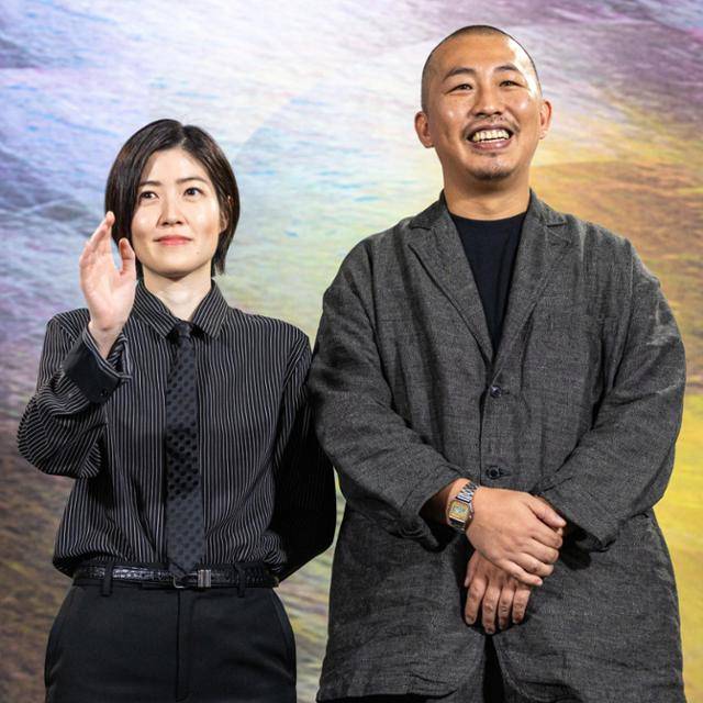 영화 '여행과 나날'의 주연배우 심은경(왼쪽)과 미야케 쇼 감독. 엣나인필름 제공