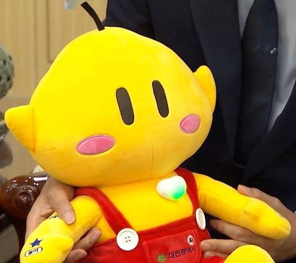 대전시가 어르신들을 대상으로 배포한 AI 돌봄로봇 '꿈돌이'./사진=대전광역시 누리집 갈무리