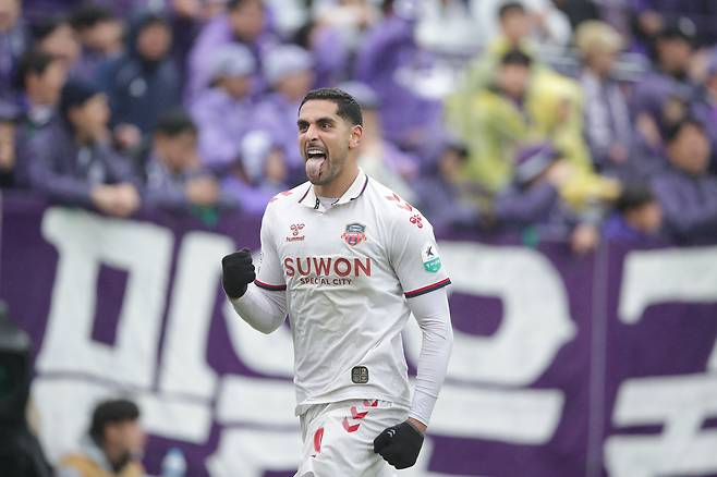 프로축구에서 골폭풍을 몰아치고 있는 수원FC 싸박. [사진 프로축구연맹]