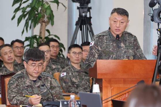 이승오 합참 작전본부장이 지난 2월 21일 국회에서 열린 '윤석열 정부의 비상계엄 선포를 통한 내란 혐의 진상규명 국정조사 특별위원회' 전체회의에서 위원 질의에 답하고 있다. 연합뉴스